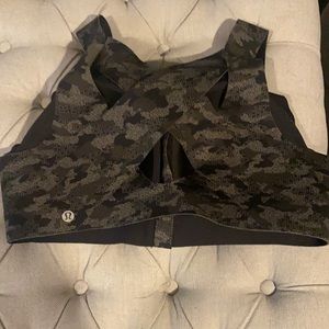 Cam top  work out good condition never been used no stains no rips never worn